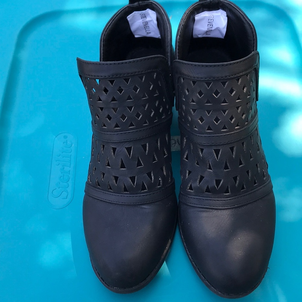 Stevenella ankle boots size 6.